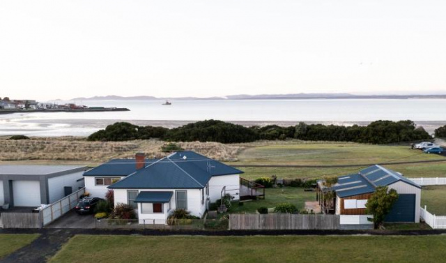 Stanley Beach House with Stunning Nut Views! - Tasmania