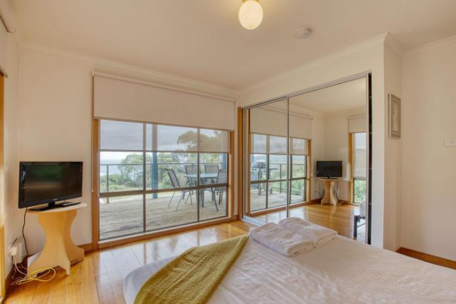 Lazy Wave Beach House - Tasmania