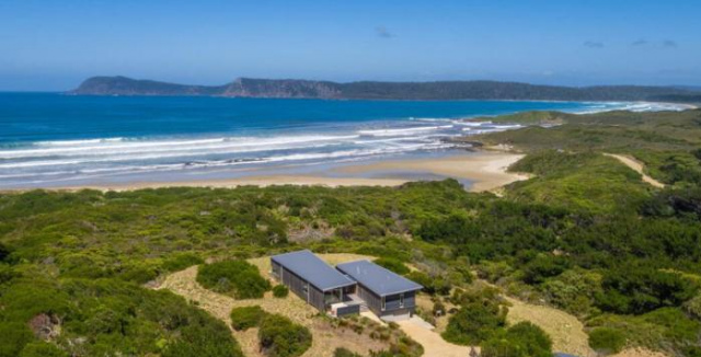 Yunzhi Bay Beach House - Tasmania