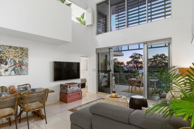 3 Bedroom Penthouse - Short Walk to Sandstone Point - Queensland