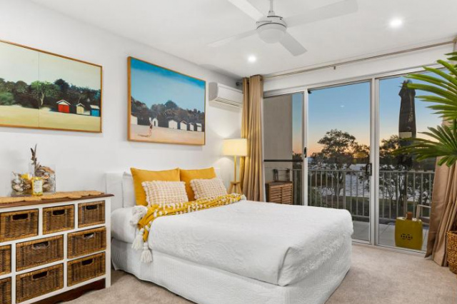 3 Bedroom Penthouse - Short Walk to Sandstone Point - Queensland