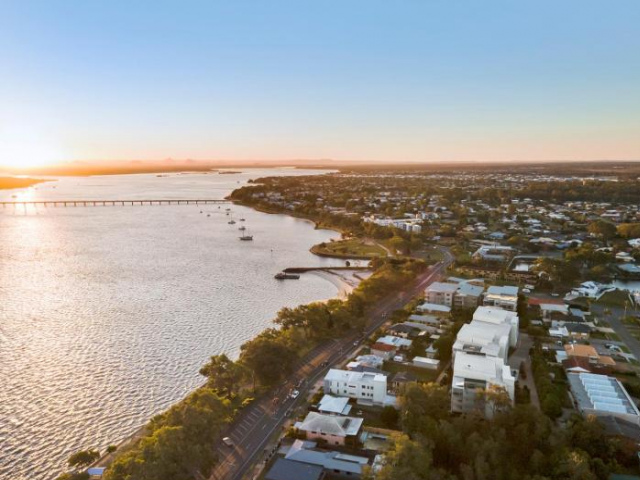 3 Bedroom Penthouse - Short Walk to Sandstone Point - Queensland