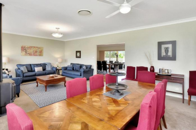 Silver Springs 6br Luxury Homestead with Wifi, Pool. Fireplace, Views, Olives and Space - Hunter Valley