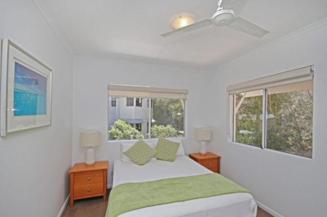 Unit 2, Beach Gallery, 9 Andrew Street Point Arkwright, 500 BOND, LINEN SUPPLIED - Sunshine Coast