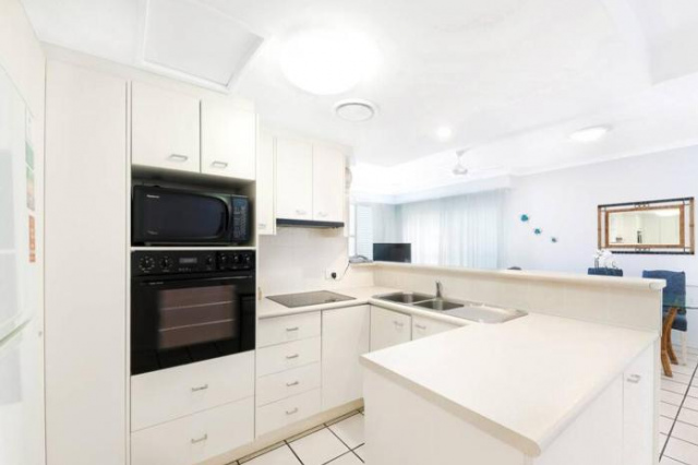 2 Bedroom Alex Unit - Ocean, Pool and Park Views - Sunshine Coast
