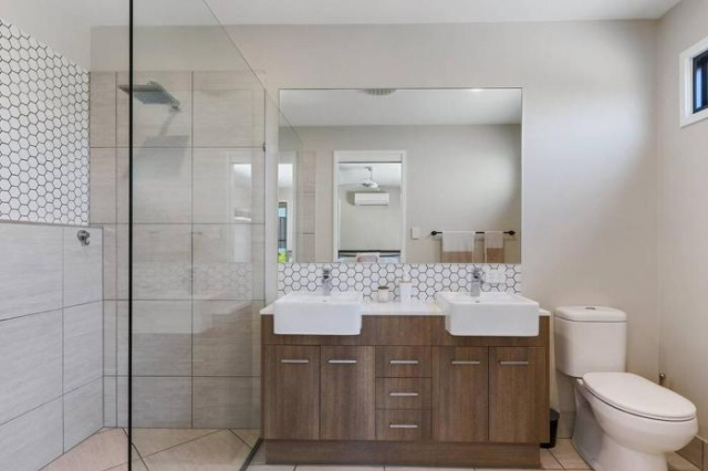 Pet Friendly, Pool and More in Maroochydore - Sunshine Coast