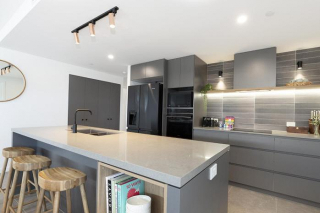 Sleek 3-Bed Apartment Metres from Beach - Sunshine Coast