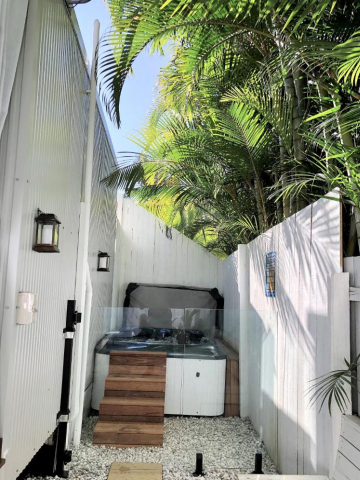 The Cottage Coolum Beach - Private Outdoor Spa, Fire Pit, Cinema Room