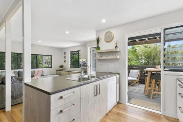 Duke St Convenience at Your Doorstep Beach Living in the Heart of the Village Close to Cafes Ocean - Sunshine Coast