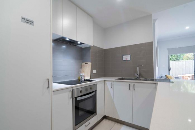 5 First Rate on Fisher 2 bed 2 bath Belmont-Cloverdale - 天鵝谷