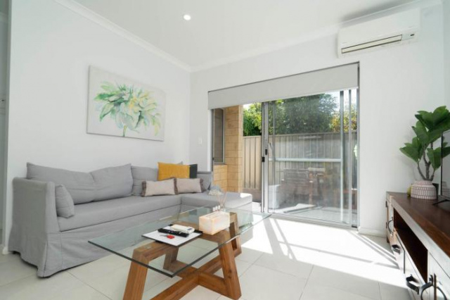 5 First Rate on Fisher 2 bed 2 bath Belmont-Cloverdale - 天鵝谷