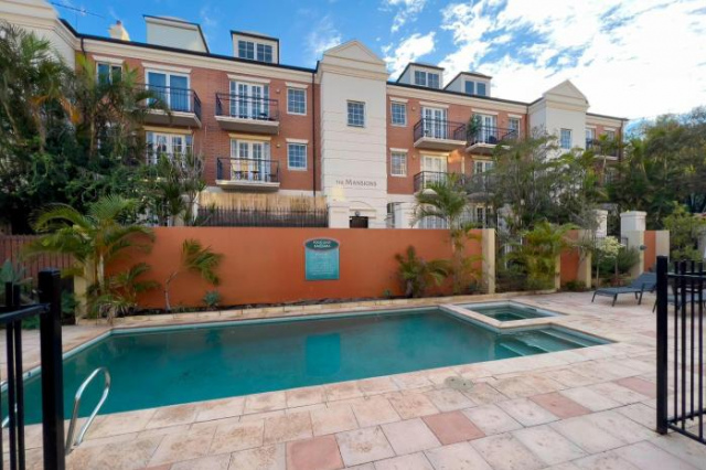 19 Jumping on James St Northbridage + parking sleeps 2 + pool - Swan Valley
