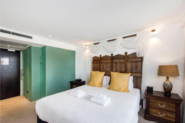 Boho Room in the City with Remarkable Rooftop - 天鵝谷
