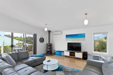 Charlie’s Beach House 1Block to Beach Pet Friendly