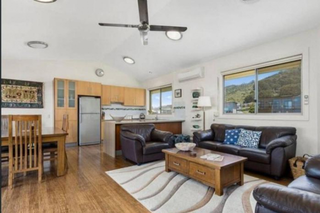Beachside Bliss with Secure yard l Pet Friendly - Apollo Bay