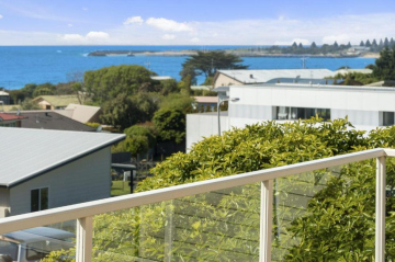 Seaview on Seaview Exceptional and Spacious With Sensational Views