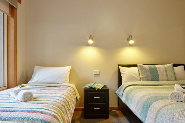 Jinfeng Holiday Hotel - Bright