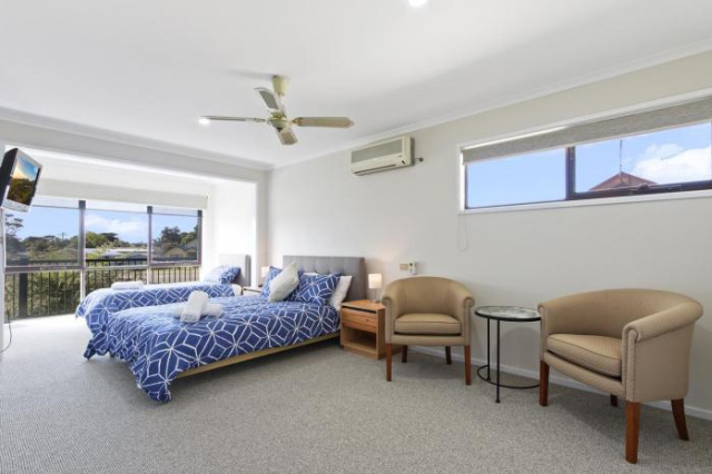 5mins to the beachfront - Tropical Home with Modern Feel - Lakes Entrance