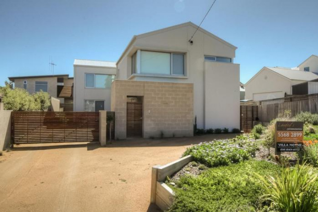 Villa Moyne - located in a quiet cul de sac and designed for beach families - Port Fairy