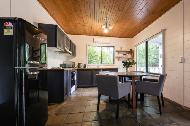 Winter Haven Daylesford - Breathtaking 2BR Home With Fast WIFI & Soaking Tub - Daylesford