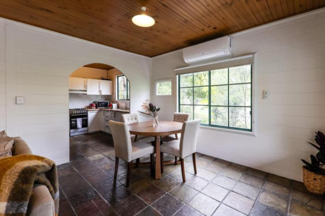 Summer Retreat Daylesford - Peaceful 2BR Vacation House Near Lake Daylesford - Fast WIFI & Balcony - Daylesford