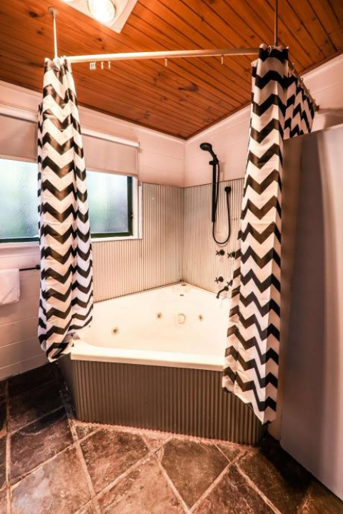 Summer Retreat Daylesford - Peaceful 2BR Vacation House Near Lake Daylesford - Fast WIFI & Balcony - Daylesford