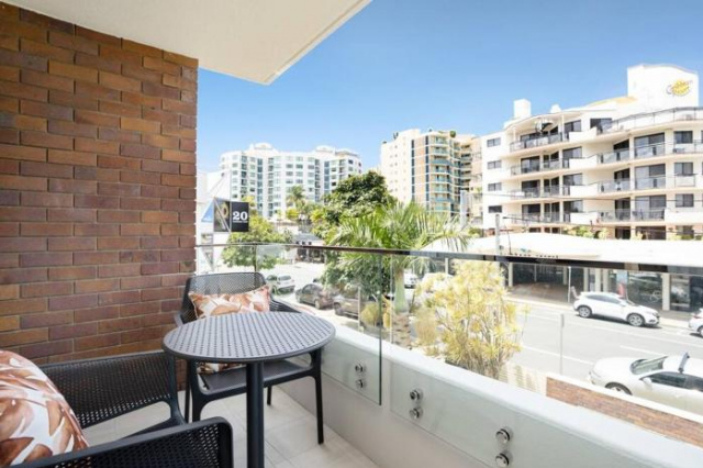 Centrally located, stylish beachside apartment - Mooloolaba