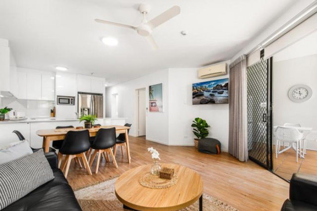 Poolside Apartment No 5 Caribbean Resort - Mooloolaba