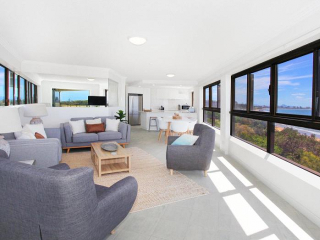 Parkyn Place 7 - Newly Refurbished Three Bedroom Oceanfront Apartment with FREE WIFI! - Mooloolaba