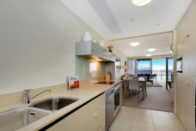 Monaco Unit 905, 12 Otranto St - 卡倫德拉