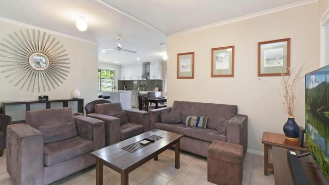 20 Roslin St Moffat Beach QLD - Caloundra