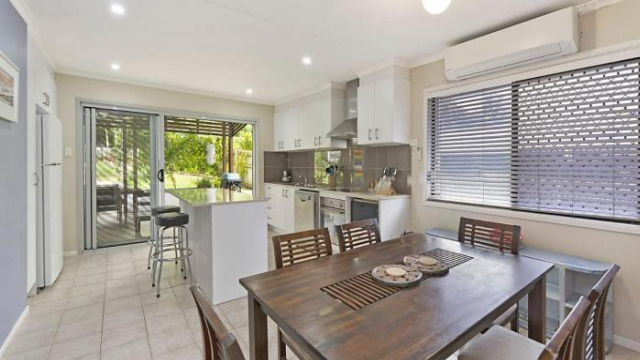 20 Roslin St Moffat Beach QLD - Caloundra