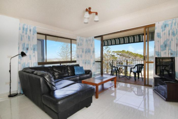 Lowanna Unit 10, 24 Bulcock Beach Esplanade, Bulcock Beach