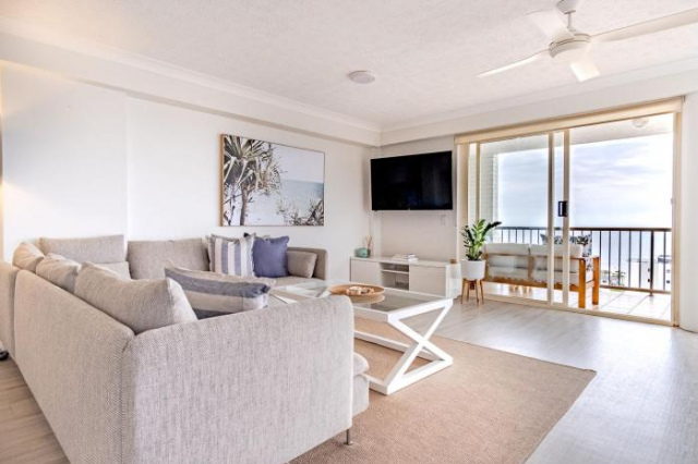 Kings Beach Coast and Glasshouse Views - Caloundra