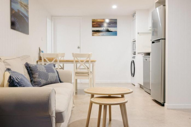 Moffat Beach Coastal Contemporary Unit B - Caloundra