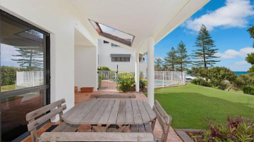 2 27 Wilson Avenue Dicky Beach QLD