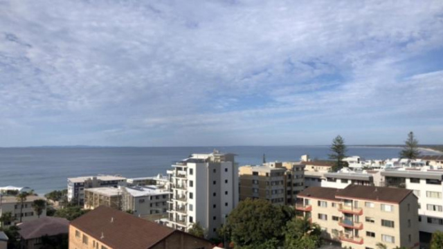Stunning Ocean Views, 3 Minute Walk To The Sand - Caloundra