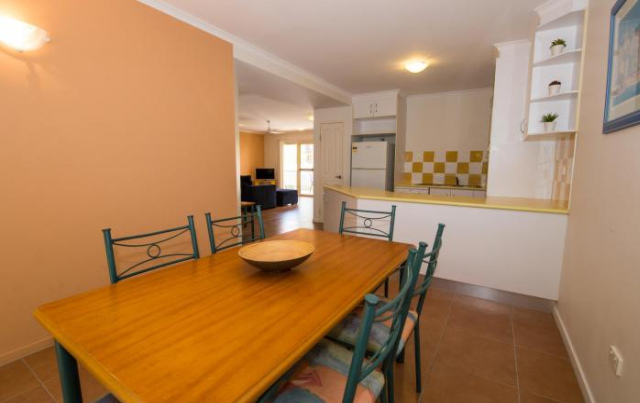 Beach Court - Airlie Beach - Airlie Beach