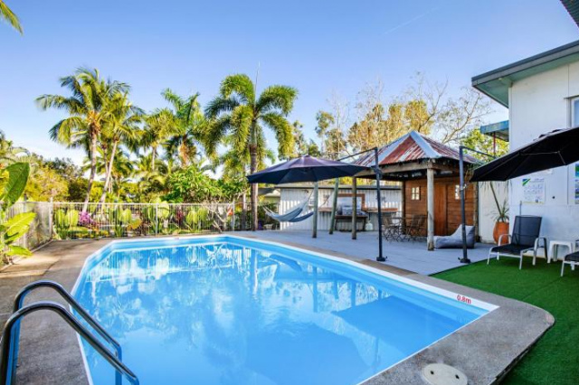 Bush Village Holiday Cabins - Airlie Beach