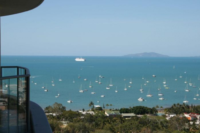 Serenity and Views at Searene 21 - Airlie Beach
