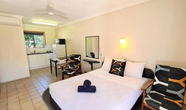Paradise Court Holiday Units - Airlie Beach
