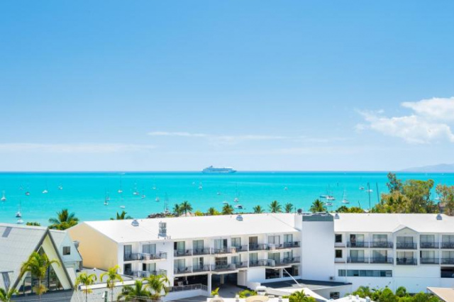 OCEAN VIEWS 10A - Airlie Beach