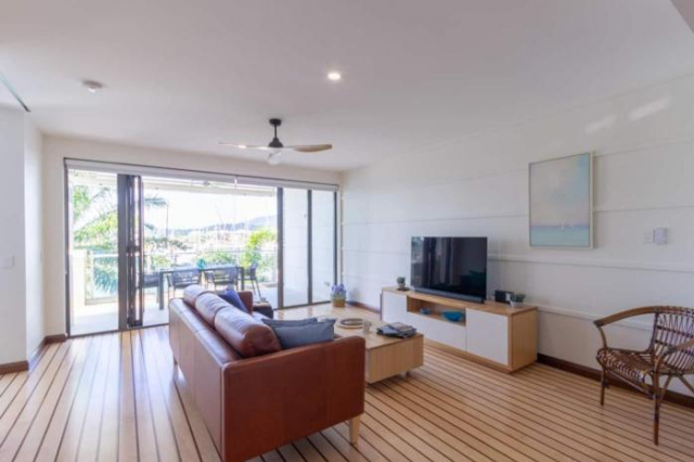 Waterfront @The Boathouse *3 Bdrm Luxury Apt - Airlie Beach