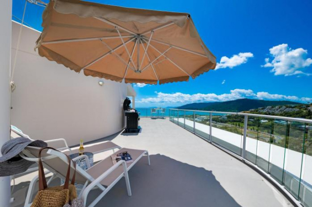 What A View Premier - Airlie Beach