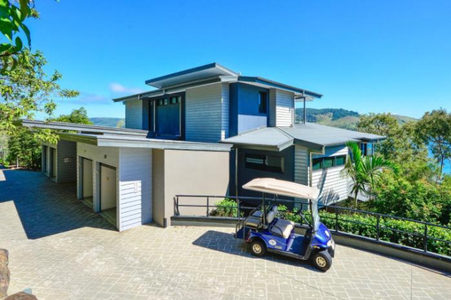 Edge 2 Ocean Front Luxury 3 Bedroom Split Level Spacious With Sofa Bed + Buggy - 漢密爾頓島