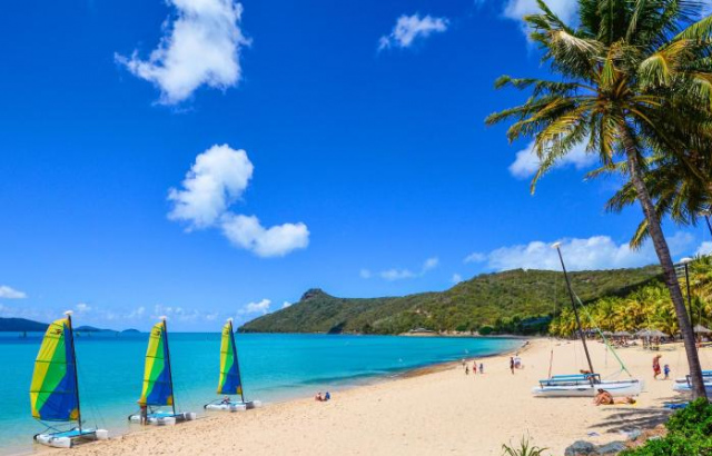 Bella Vista East 3 Luxury Ocean Views Large Flat Grassed Area And Buggy - Hamilton Island
