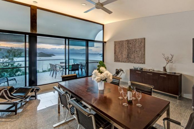 Waves 3 Luxury 3 Bedroom Endless Ocean Views Central Location + Buggy - Hamilton Island