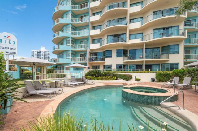 2 Bedroom Beachside Apartment with Air Conditioning and Great Ocean Views - Alexandra Headland