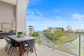Karmasea 39 - Luxurious Three Bedroom Apartment on two levels with amazing water views