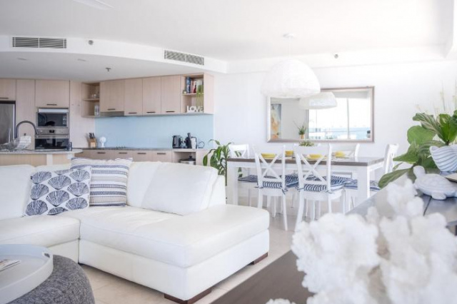 Panoramic Ocean Views - Beachfront Walk to Restaurants and Cafes - Maroochydore